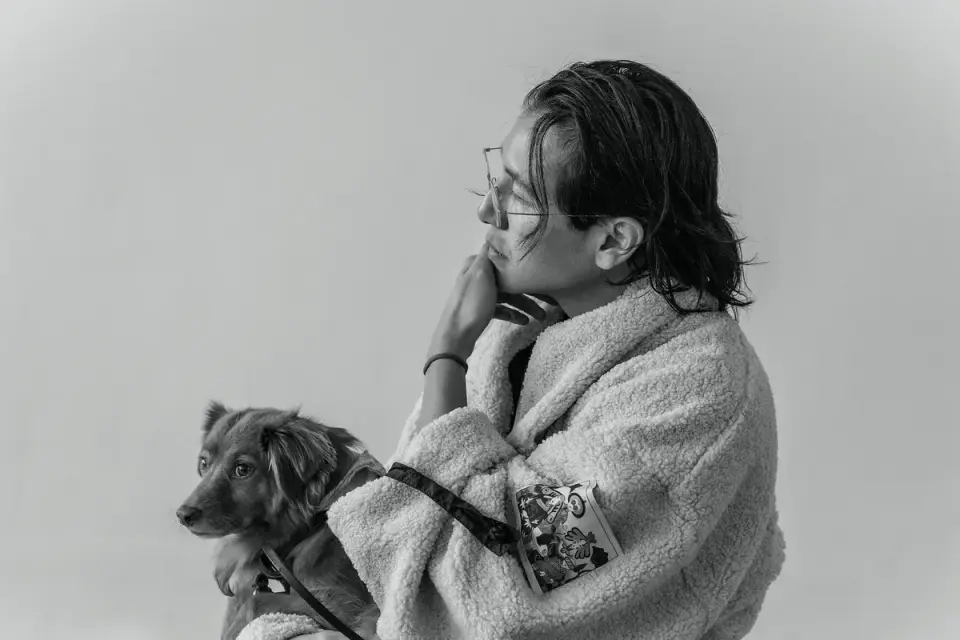 A veterinarian and dog owner reading a canned pumpkin label together